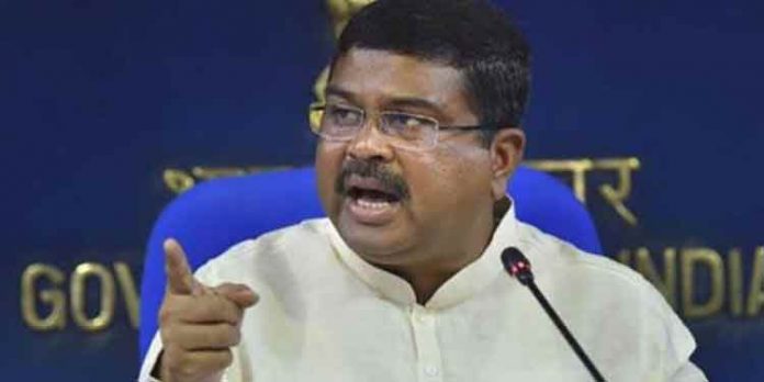 മഞ്ഞുകാലം തീരുമ്പോള് ഇന്ധന വില കുറയുമെന്ന് പെട്രോളിയം മന്ത്രി ധര്മേന്ദ്ര പ്രധാ മഞ്ഞുകാലം തീരുമ്പോള് ഇന്ധന വില കുറയുമെന്ന് പെട്രോളിയം മന്ത്രി ധര്മേന്ദ്ര പ്രധാ