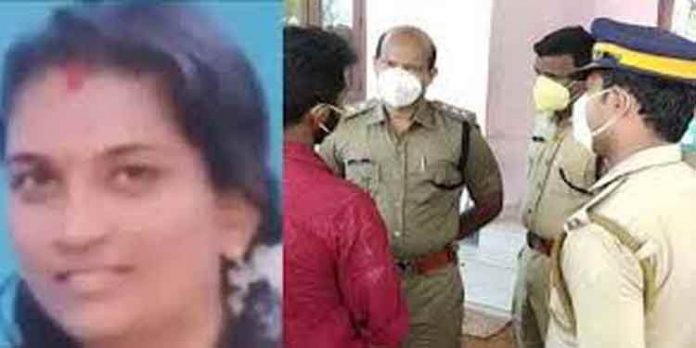 മാന്നാര് സ്വദേശി ബിന്ദുവിനെ തട്ടിക്കൊണ്ടുപോയ സംഭവം ; പോലീസിന്റെ റിപ്പോര്ട്ട് ഇന്ന് കസ്റ്റംസിന് കൈമാറും മാന്നാര് സ്വദേശി ബിന്ദുവിനെ തട്ടിക്കൊണ്ടുപോയ സംഭവം ; പോലീസിന്റെ റിപ്പോര്ട്ട് ഇന്ന് കസ്റ്റംസിന് കൈമാറും
