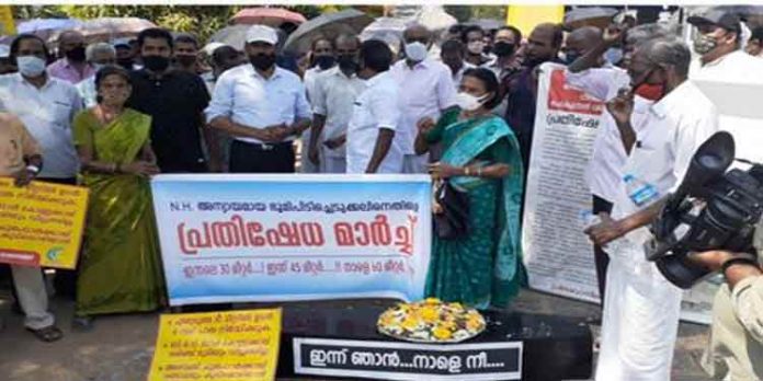 കുടിയൊഴിപ്പിക്കലിനെതിരെ ശവമഞ്ചമേന്തി പ്രതിക്ഷേധം കുടിയൊഴിപ്പിക്കലിനെതിരെ ശവമഞ്ചമേന്തി പ്രതിക്ഷേധം