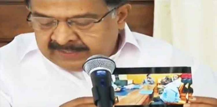 ഇ.എം.സി.സി പ്രതിനിധികളുമായി ഫിഷറീസ് മന്ത്രി ചർച്ച നടത്തുന്ന ചിത്രങ്ങൾ പുറത്തുവിട്ട് ചെന്നിത്തല ഇ.എം.സി.സി പ്രതിനിധികളുമായി ഫിഷറീസ് മന്ത്രി ചർച്ച നടത്തുന്ന ചിത്രങ്ങൾ പുറത്തുവിട്ട് ചെന്നിത്തല