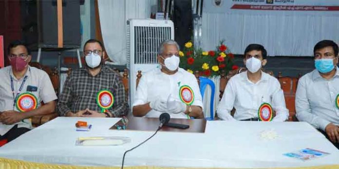 സാന്ത്വന സ്പര്ശം അദാലത്ത് ; 2409 പരാതികള് പരിഹരിച്ചു ; 18 ലക്ഷം രൂപ ധനസഹായം നല്കി സാന്ത്വന സ്പര്ശം അദാലത്ത് ; 2409 പരാതികള് പരിഹരിച്ചു ; 18 ലക്ഷം രൂപ ധനസഹായം നല്കി