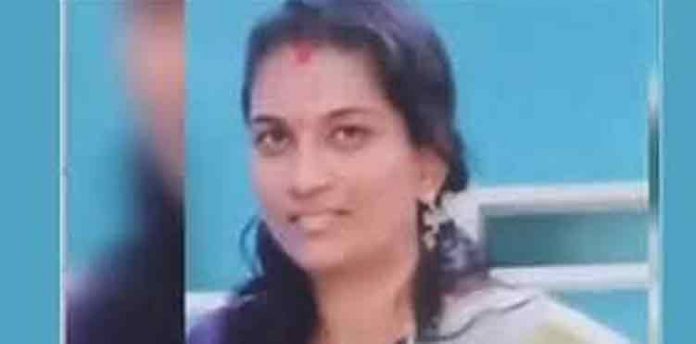 നിരവധി തവണ സ്വർണം കടത്തി : യുവതി സ്വർണക്കടത്ത് കണ്ണിയെന്ന് പോലീസ് നിരവധി തവണ സ്വർണം കടത്തി : യുവതി സ്വർണക്കടത്ത് കണ്ണിയെന്ന് പോലീസ്