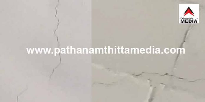 വീണ്ടും അഴിമതി ; പാലാരിവട്ടത്തിനു പിന്നാലെ കോടികള് ചെലവഴിച്ച ആലപ്പുഴ ബൈപ്പാസില് നിരവധി വിള്ളലുകള് വീണ്ടും അഴിമതി ; പാലാരിവട്ടത്തിനു പിന്നാലെ കോടികള് ചെലവഴിച്ച ആലപ്പുഴ ബൈപ്പാസില് നിരവധി വിള്ളലുകള്
