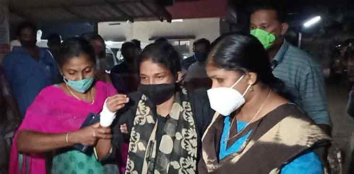 യുവതിയെ തട്ടിക്കൊണ്ടുപോയ സംഭവം : ഒരാൾ കസ്റ്റഡിയിൽ യുവതിയെ തട്ടിക്കൊണ്ടുപോയ സംഭവം : ഒരാൾ കസ്റ്റഡിയിൽ