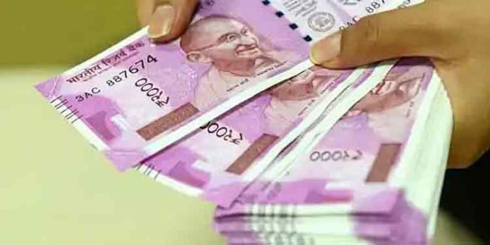 കൊടുവള്ളിയില് 8,74,000 രൂപയുമായി രണ്ടുപേര് അറസ്റ്റില് കൊടുവള്ളിയില് 8,74,000 രൂപയുമായി രണ്ടുപേര് അറസ്റ്റില്