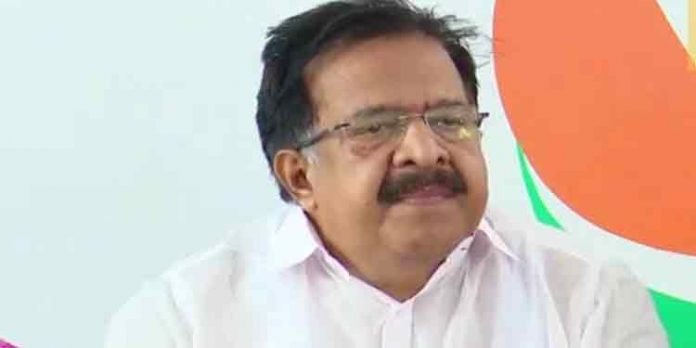 ചെന്നിത്തല ദേശീയ രാഷ്ട്രീയത്തിലേക്ക് ? പ്രതിപക്ഷ നേതാവ് സ്ഥാനം ഒഴിയുമെന്ന് സൂചന ചെന്നിത്തല ദേശീയ രാഷ്ട്രീയത്തിലേക്ക് ? പ്രതിപക്ഷ നേതാവ് സ്ഥാനം ഒഴിയുമെന്ന് സൂചന