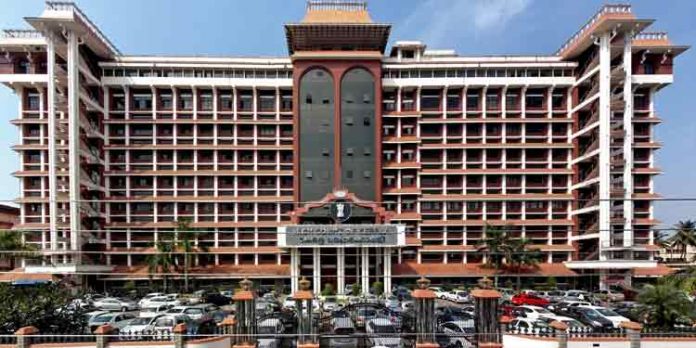കാലിക്കറ്റ് സര്വകലാശാലയിലെ അധ്യാപക നിയമനത്തില് ഹൈക്കോടതി വിശദീകരണം തേടി കാലിക്കറ്റ് സര്വകലാശാലയിലെ അധ്യാപക നിയമനത്തില് ഹൈക്കോടതി വിശദീകരണം തേടി
