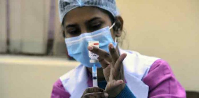 കൊവിഡ് വ്യാപനം ; ദില്ലി കടുത്ത നിയന്ത്രണങ്ങളിലേക്ക്, മാസ്ക് ഇല്ലാതെ പുറത്തിറങ്ങരുതെന്ന് ഹൈക്കോടതി കൊവിഡ് വ്യാപനം ; ദില്ലി കടുത്ത നിയന്ത്രണങ്ങളിലേക്ക്, മാസ്ക് ഇല്ലാതെ പുറത്തിറങ്ങരുതെന്ന് ഹൈക്കോടതി