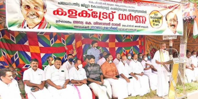 കേന്ദ്ര-സംസ്ഥാന സര്ക്കാരുകള് ജനങ്ങളെ ദ്രോഹിക്കുന്നു : കെ. ശിവദാസന് നായര് കേന്ദ്ര-സംസ്ഥാന സര്ക്കാരുകള് ജനങ്ങളെ ദ്രോഹിക്കുന്നു : കെ. ശിവദാസന് നായര്