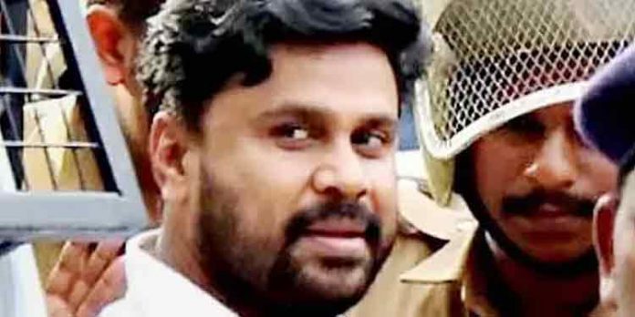 നടിയെ ആക്രമിച്ച കേസ് : ദിലീപിന്റെ ജാമ്യം റദ്ദാക്കില്ലെന്ന് കോടതി നടിയെ ആക്രമിച്ച കേസ് : ദിലീപിന്റെ ജാമ്യം റദ്ദാക്കില്ലെന്ന് കോടതി