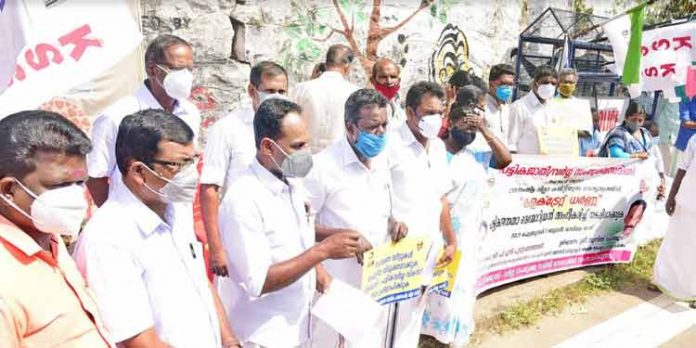 കേരള പാണർ സമാജം കളക്ട്രേറ്റ് ധർണ്ണ നടത്തി കേരള പാണർ സമാജം കളക്ട്രേറ്റ് ധർണ്ണ നടത്തി
