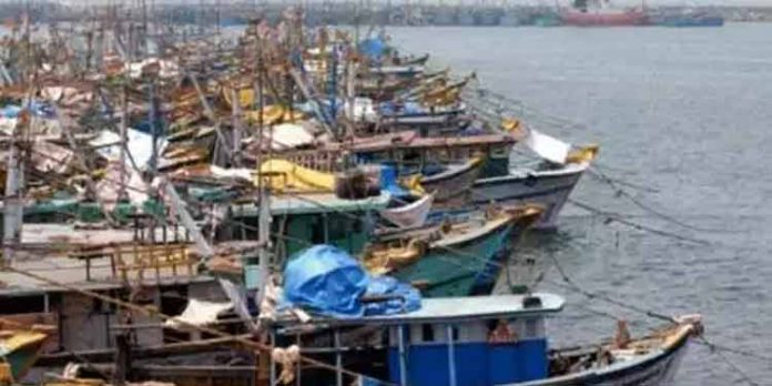 2950 കോടി ഇഎംസിസിയും സര്ക്കാരും തമ്മില് ധാരണാ പത്രം ഒപ്പു വെച്ചിരുന്നു ; നിയമസഭയില് പോലും അത് മറച്ചു വെച്ചതിന് പിന്നില് വ്യവസായമന്ത്രി 2950 കോടി ഇഎംസിസിയും സര്ക്കാരും തമ്മില് ധാരണാ പത്രം ഒപ്പു വെച്ചിരുന്നു ; നിയമസഭയില് പോലും അത് മറച്ചു വെച്ചതിന് പിന്നില് വ്യവസായമന്ത്രി