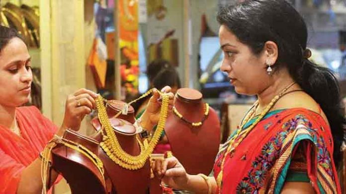 സ്വർണവില പവന് 160 രൂപകുറഞ്ഞ് 33, 640 രൂപയായി സ്വർണവില പവന് 160 രൂപകുറഞ്ഞ് 33, 640 രൂപയായി