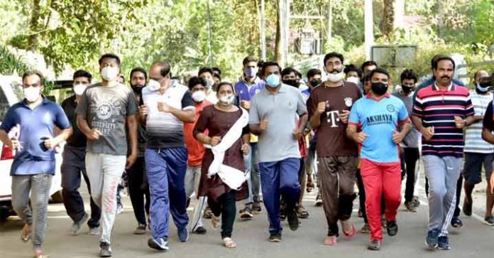 കായികമാണ് ലഹരി : ശ്രദ്ധേയമായി ലഹരി വിരുദ്ധ യുവജന പരേഡ് കായികമാണ് ലഹരി : ശ്രദ്ധേയമായി ലഹരി വിരുദ്ധ യുവജന പരേഡ്