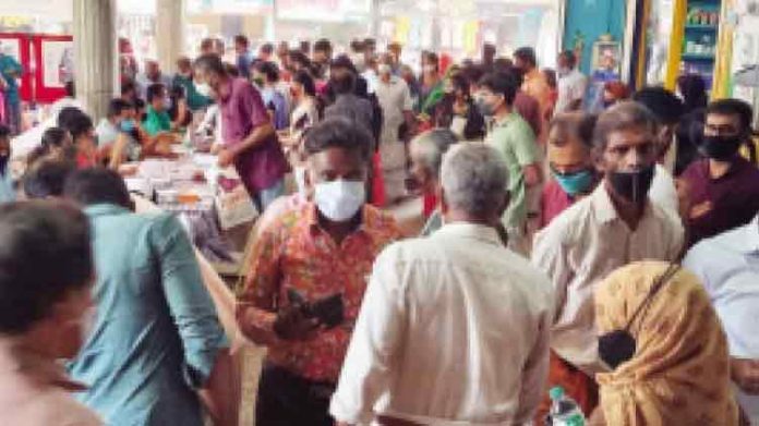 കേരളമുള്പ്പെടെയുള്ള സംസ്ഥാനങ്ങളില് രോഗികള് വര്ധിച്ചത് സാമൂഹികസമ്പര്ക്കം മൂലമെന്ന് വിദഗ്ധര് കേരളമുള്പ്പെടെയുള്ള സംസ്ഥാനങ്ങളില് രോഗികള് വര്ധിച്ചത് സാമൂഹികസമ്പര്ക്കം മൂലമെന്ന് വിദഗ്ധര്