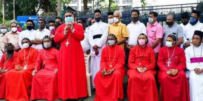 ഒരു മുന്നണിയേയും അകറ്റി നിര്ത്തില്ലെന്ന് യാക്കോബായ സഭ ; ശബരിമലയും പള്ളി തര്ക്ക വിധിയും കൂട്ടിക്കുഴച്ചത് യുഡിഫിലെ ഒരു നേതാവാണെന്നും ജോസഫ് മാര് ഗ്രിഗോറിയോസ് ഒരു മുന്നണിയേയും അകറ്റി നിര്ത്തില്ലെന്ന് യാക്കോബായ സഭ ; ശബരിമലയും പള്ളി തര്ക്ക വിധിയും കൂട്ടിക്കുഴച്ചത് യുഡിഫിലെ ഒരു നേതാവാണെന്നും ജോസഫ് മാര് ഗ്രിഗോറിയോസ്