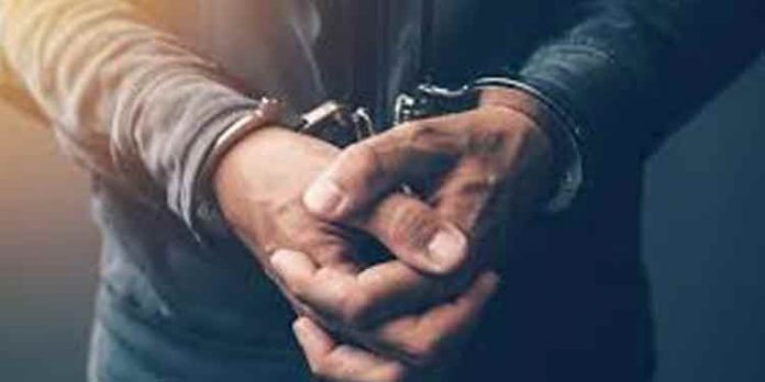 സിംഗപ്പൂരിലെ സൂപ്പര്മാര്ക്കറ്റില് ജോലി വാഗ്ദാനം ചെയ്ത് 80,000 രൂപ തട്ടിയെടുത്ത കേസില് തമിഴ്നാട് സ്വദേശി അറസ്റ്റില് സിംഗപ്പൂരിലെ സൂപ്പര്മാര്ക്കറ്റില് ജോലി വാഗ്ദാനം ചെയ്ത് 80,000 രൂപ തട്ടിയെടുത്ത കേസില് തമിഴ്നാട് സ്വദേശി അറസ്റ്റില്