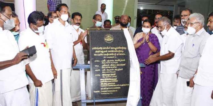 പത്തനംതിട്ട കെ.എസ്.ആര്.ടി.സി ടെര്മിനല് ഗതാഗത മന്ത്രി നാടിന് സമര്പ്പിച്ചു പത്തനംതിട്ട കെ.എസ്.ആര്.ടി.സി ടെര്മിനല് ഗതാഗത മന്ത്രി നാടിന് സമര്പ്പിച്ചു
