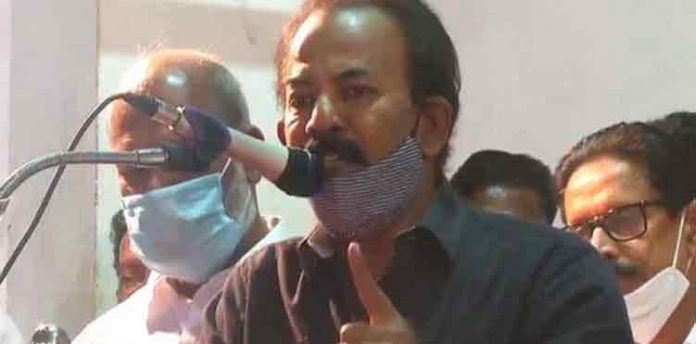 സര്ക്കാരിനെ വിമര്ശിച്ച് മേജര് രവി കോണ്ഗ്രസ് വേദിയില് സര്ക്കാരിനെ വിമര്ശിച്ച് മേജര് രവി കോണ്ഗ്രസ് വേദിയില്