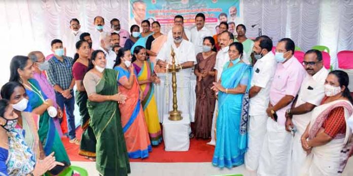 മല്ലപ്പള്ളി താലൂക്ക് ആശുപത്രിയുടെ അടിസ്ഥാന വികസന പദ്ധതിക്ക് മുഖ്യമന്ത്രി ശിലാസ്ഥാപനം നിര്വഹിച്ചു മല്ലപ്പള്ളി താലൂക്ക് ആശുപത്രിയുടെ അടിസ്ഥാന വികസന പദ്ധതിക്ക് മുഖ്യമന്ത്രി ശിലാസ്ഥാപനം നിര്വഹിച്ചു