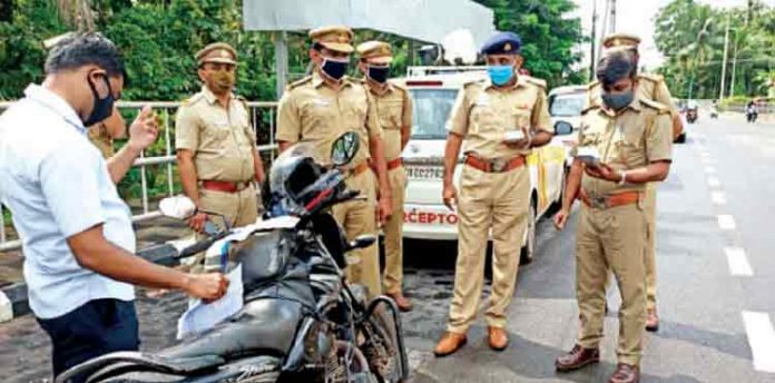 ഹെൽമറ്റ് ഇല്ലാതെ യാത്ര ചെയ്തതിന് പെറ്റി കിട്ടി ; രസീത് കണ്ട് യുവാവ് ഞെട്ടി ഹെൽമറ്റ് ഇല്ലാതെ യാത്ര ചെയ്തതിന് പെറ്റി കിട്ടി ; രസീത് കണ്ട് യുവാവ് ഞെട്ടി