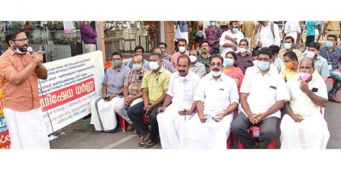പെട്രോളിയം വിലവര്ധനവിനെതിരെ എൻജിഒ അസോസിയേഷൻ പ്രതിഷേധ ധർണ നടത്തി പെട്രോളിയം വിലവര്ധനവിനെതിരെ എൻജിഒ അസോസിയേഷൻ പ്രതിഷേധ ധർണ നടത്തി