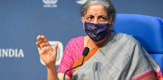 ഇന്ധനവില ജിഎസ്ടിയില് ഉള്പ്പെടുത്താന് കേന്ദ്രം തയ്യാര് : ധനമന്ത്രി ഇന്ധനവില ജിഎസ്ടിയില് ഉള്പ്പെടുത്താന് കേന്ദ്രം തയ്യാര് : ധനമന്ത്രി
