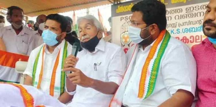 ഉദ്യോഗാര്ത്ഥികളുടെ സമരം അവസാനിപ്പിക്കാന് ഫോര്മുലയുമായി ഉമ്മന്ചാണ്ടി ഉദ്യോഗാര്ത്ഥികളുടെ സമരം അവസാനിപ്പിക്കാന് ഫോര്മുലയുമായി ഉമ്മന്ചാണ്ടി