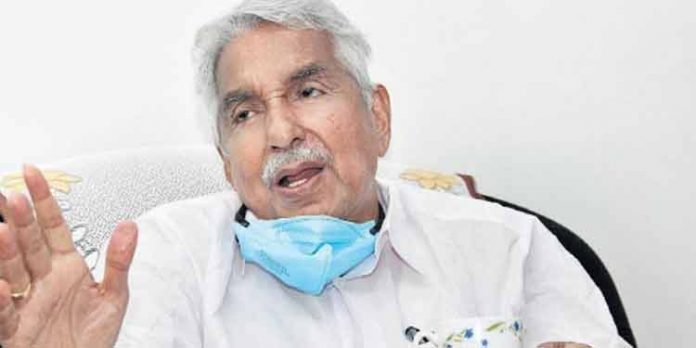തൊഴില്രഹിതരായ ലക്ഷക്കണക്കിന് ഉദ്യോഗാര്ത്ഥികളെ വെട്ടിനിരത്തും ; പിഎസ് സിയുടെ പുതിയ ഭ്രാന്തന് പരിഷ്കാരം – ഉമ്മന് ചാണ്ടി തൊഴില്രഹിതരായ ലക്ഷക്കണക്കിന് ഉദ്യോഗാര്ത്ഥികളെ വെട്ടിനിരത്തും ; പിഎസ് സിയുടെ പുതിയ ഭ്രാന്തന് പരിഷ്കാരം – ഉമ്മന് ചാണ്ടി