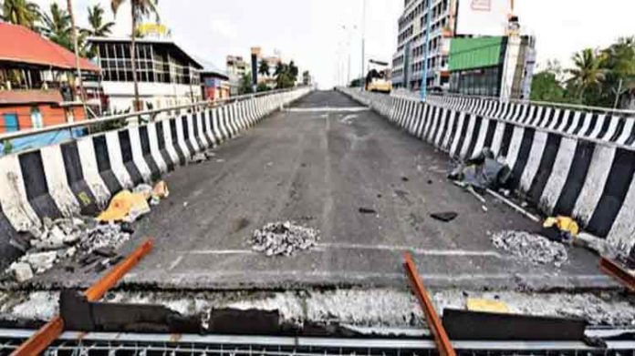 പാലാരിവട്ടം പാലം അഴിമതി ; മൂന്ന് വര്ഷം കഴിഞ്ഞിട്ടും പ്രതികള്ക്കെതിരെ പ്രൊസിക്യൂഷന് അനുമതി നല്കാതെ സര്ക്കാര് പാലാരിവട്ടം പാലം അഴിമതി ; മൂന്ന് വര്ഷം കഴിഞ്ഞിട്ടും പ്രതികള്ക്കെതിരെ പ്രൊസിക്യൂഷന് അനുമതി നല്കാതെ സര്ക്കാര്