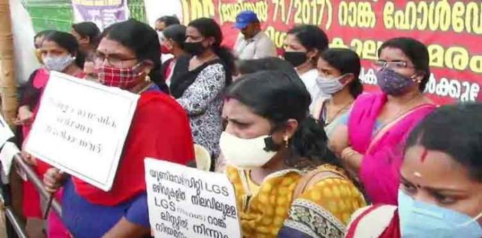 സെക്രട്ടേറിയേറ്റിന് മുന്നിൽ സമരം ചെയ്യുന്ന ഉദ്യോഗാർത്ഥികളുമായുള്ള സർക്കാരിന്റെ നിർണായക ചർച്ച ഇന്ന് സെക്രട്ടേറിയേറ്റിന് മുന്നിൽ സമരം ചെയ്യുന്ന ഉദ്യോഗാർത്ഥികളുമായുള്ള സർക്കാരിന്റെ നിർണായക ചർച്ച ഇന്ന്