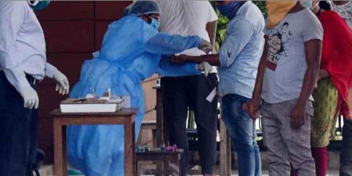 ജില്ലയില് ഷോപ്പിംഗ് മാളുകള് കേന്ദ്രീകരിച്ച് കോവിഡ് റാന്ഡം പരിശോധന നടത്തും ജില്ലയില് ഷോപ്പിംഗ് മാളുകള് കേന്ദ്രീകരിച്ച് കോവിഡ് റാന്ഡം പരിശോധന നടത്തും
