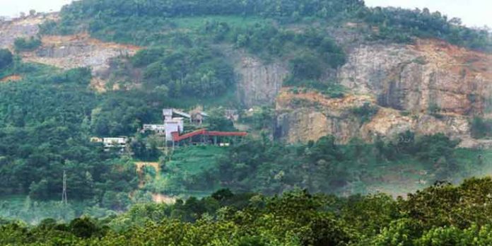 കാവുങ്കല് പാറമടയ്ക്ക് പാരിസ്ഥിതികാനുമതി : മലിനീകരണ നിയന്ത്രണ ബോര്ഡിന്റെ നടപടി വിവാദത്തിലേക്ക് ; നിയമ നടപടി തേടുമെന്ന് നാറാണംമൂഴി പഞ്ചായത്ത് പ്രസിഡന്റ് കാവുങ്കല് പാറമടയ്ക്ക് പാരിസ്ഥിതികാനുമതി : മലിനീകരണ നിയന്ത്രണ ബോര്ഡിന്റെ നടപടി വിവാദത്തിലേക്ക് ; നിയമ നടപടി തേടുമെന്ന് നാറാണംമൂഴി പഞ്ചായത്ത് പ്രസിഡന്റ്