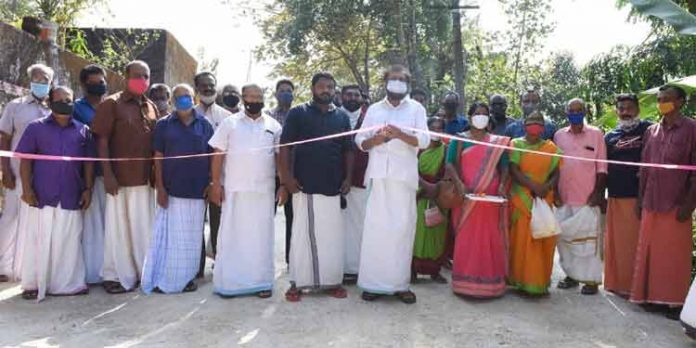 അത്തിക്കയത്ത് റോഡിന്റെ ഉദ്ഘാടനം നടത്തി അത്തിക്കയത്ത് റോഡിന്റെ ഉദ്ഘാടനം നടത്തി