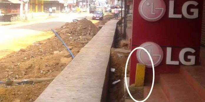 പ്ലാച്ചേരി- കോന്നി റീച്ച് ; റോഡ് നിര്മ്മാണത്തില് വ്യാപകമായ അപാകതകള് പ്ലാച്ചേരി- കോന്നി റീച്ച് ; റോഡ് നിര്മ്മാണത്തില് വ്യാപകമായ അപാകതകള്