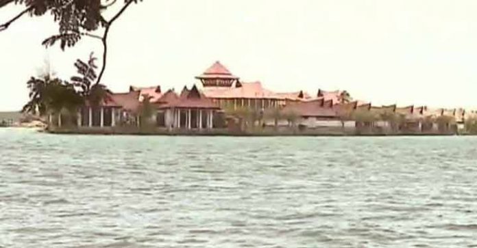 ചേര്ത്തല കാപികോ റിസോര്ട്ട് പൊളിക്കാനുള്ള നടപടികള്ക്ക് തുടക്കമായി ചേര്ത്തല കാപികോ റിസോര്ട്ട് പൊളിക്കാനുള്ള നടപടികള്ക്ക് തുടക്കമായി