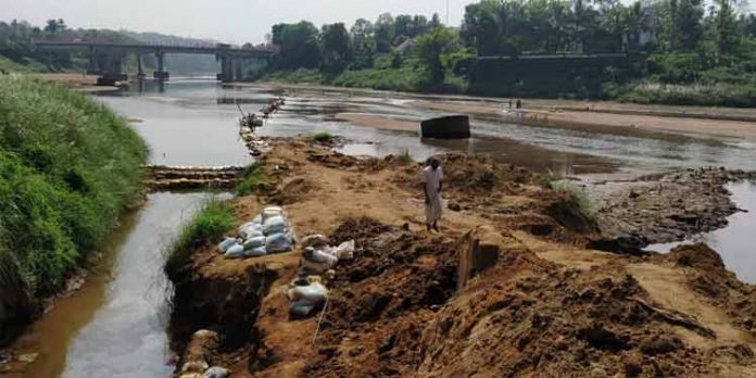റാന്നിയില് ജലവിതരണ വകുപ്പു നടത്തിയ നിർമ്മാണ പ്രവർത്തനത്തിൽ അപാകത റാന്നിയില് ജലവിതരണ വകുപ്പു നടത്തിയ നിർമ്മാണ പ്രവർത്തനത്തിൽ അപാകത