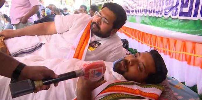 ഇതുവരെയുള്ള അനധികൃത നിയമനങ്ങൾ റദ്ദാക്കണം : ഷാഫി പറമ്പില് ഇതുവരെയുള്ള അനധികൃത നിയമനങ്ങൾ റദ്ദാക്കണം : ഷാഫി പറമ്പില്