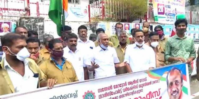 പെട്രോളിയം വിലവര്ധനവിനെതിരെ ജനങ്ങള് തെരുവിലിറങ്ങി പ്രതിഷേധിക്കണം ; അഡ്വ. കെ.ശിവദാസന് നായര് പെട്രോളിയം വിലവര്ധനവിനെതിരെ ജനങ്ങള് തെരുവിലിറങ്ങി പ്രതിഷേധിക്കണം ; അഡ്വ. കെ.ശിവദാസന് നായര്