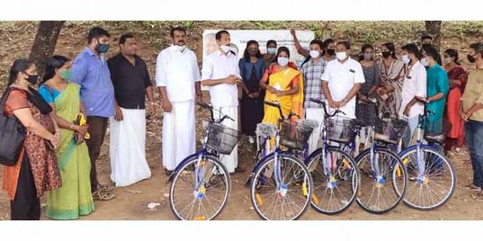 വനിത സൈക്കിള് ക്ലബ്ബ് ഉദ്ഘാടനവും സൈക്കിള് വിതരണവും നടത്തി വനിത സൈക്കിള് ക്ലബ്ബ് ഉദ്ഘാടനവും സൈക്കിള് വിതരണവും നടത്തി