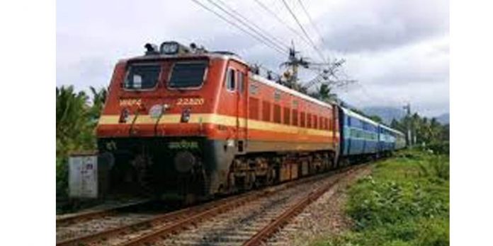 പൂര്ണ്ണ സര്വീസിന് സജ്ജമാവാന് റെയില്വേ മന്ത്രാലയം ഡിവിഷന് ഓഫീസുകള്ക്ക് നിര്ദേശം നല്കി പൂര്ണ്ണ സര്വീസിന് സജ്ജമാവാന് റെയില്വേ മന്ത്രാലയം ഡിവിഷന് ഓഫീസുകള്ക്ക് നിര്ദേശം നല്കി