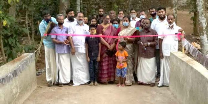 പഴവങ്ങാടി പഞ്ചായത്തിൽ മുക്കാലുമൺ-പുലിയള്ളു അരുവി തോട്ടിലെ പാലം തുറന്നു പഴവങ്ങാടി പഞ്ചായത്തിൽ മുക്കാലുമൺ-പുലിയള്ളു അരുവി തോട്ടിലെ പാലം തുറന്നു