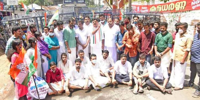 പിൻവാതിൽ സരിതാ കമ്മീഷനായി പി എസ് സി അധപധിച്ചു ; റീജിൽ മാകുറ്റി പിൻവാതിൽ സരിതാ കമ്മീഷനായി പി എസ് സി അധപധിച്ചു ; റീജിൽ മാകുറ്റി