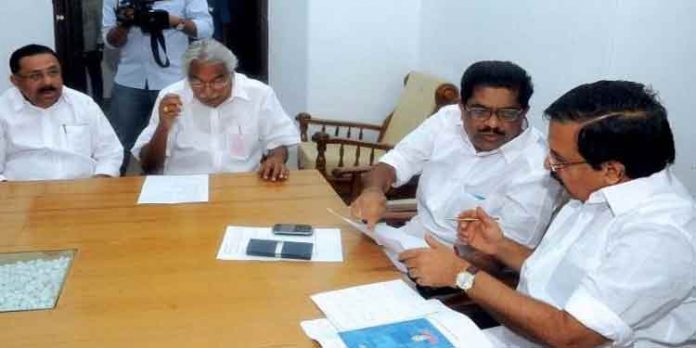 കണ്ണൂരില് ഇടഞ്ഞ് നില്ക്കുന്ന എ വിഭാഗത്തെ അനുനയിപ്പിക്കാന് ചര്ച്ച കണ്ണൂരില് ഇടഞ്ഞ് നില്ക്കുന്ന എ വിഭാഗത്തെ അനുനയിപ്പിക്കാന് ചര്ച്ച