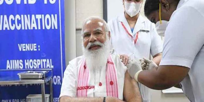 നരേന്ദ്രമോദി കോവിഡ് വാക്സിന് സ്വീകരിച്ചു നരേന്ദ്രമോദി കോവിഡ് വാക്സിന് സ്വീകരിച്ചു