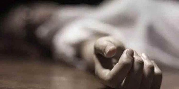 തിരുവല്ലയില് ഭാര്യയെ മണ്ണെണ്ണ ഒഴിച്ചു കൊളുത്തി കൊലപ്പെടുത്തി ഭര്ത്താവ് തൂങ്ങി മരിച്ചു തിരുവല്ലയില് ഭാര്യയെ മണ്ണെണ്ണ ഒഴിച്ചു കൊളുത്തി കൊലപ്പെടുത്തി ഭര്ത്താവ് തൂങ്ങി മരിച്ചു