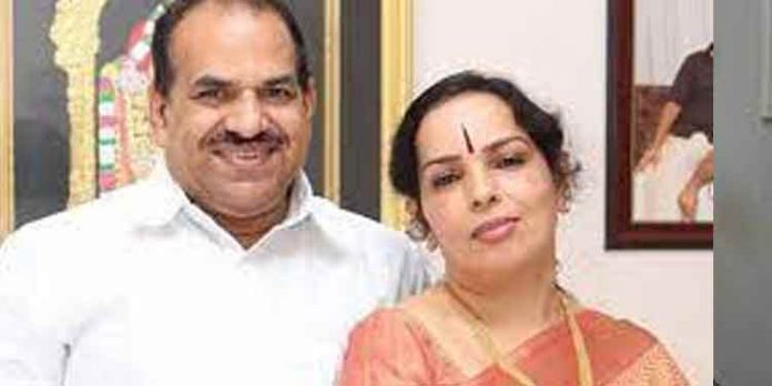 രണ്ടു തവണയും നോട്ടീസ് കിട്ടിയില്ല, വീണ്ടും നോട്ടീസ് അയച്ച് കസ്റ്റംസ് ; ഇനി വിനോദിനിയെ അറസ്റ്റ് ചെയ്യാന് സാധ്യത രണ്ടു തവണയും നോട്ടീസ് കിട്ടിയില്ല, വീണ്ടും നോട്ടീസ് അയച്ച് കസ്റ്റംസ് ; ഇനി വിനോദിനിയെ അറസ്റ്റ് ചെയ്യാന് സാധ്യത