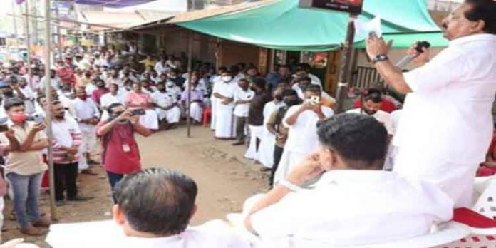 നേമത്ത് ബിജെപിക്ക് വോട്ട് മറിച്ച സൂത്രധാരന്മാര് ഉമ്മന്ചാണ്ടിയും, ചെന്നിത്തലയുമാണെന്ന് എന്സിപി നേതാവ് പി സി ചാക്കോ നേമത്ത് ബിജെപിക്ക് വോട്ട് മറിച്ച സൂത്രധാരന്മാര് ഉമ്മന്ചാണ്ടിയും, ചെന്നിത്തലയുമാണെന്ന് എന്സിപി നേതാവ് പി സി ചാക്കോ