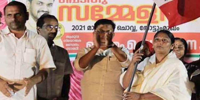 പൊമ്പിളൈ ഒരുമൈ നേതാവ് ഗോമതി വെല്ഫെയര് പാര്ട്ടിയില് ചേര്ന്നു പൊമ്പിളൈ ഒരുമൈ നേതാവ് ഗോമതി വെല്ഫെയര് പാര്ട്ടിയില് ചേര്ന്നു