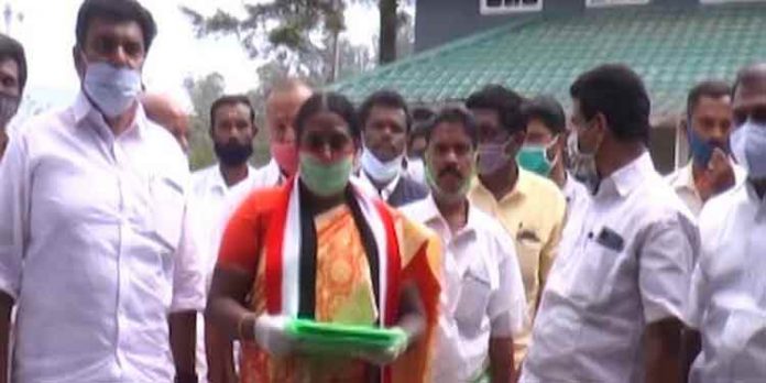 എഡിഎംകെ സ്ഥാനാര്ഥി ധനലക്ഷ്മിയും ഹൈക്കോടതിയിലേക്ക് എഡിഎംകെ സ്ഥാനാര്ഥി ധനലക്ഷ്മിയും ഹൈക്കോടതിയിലേക്ക്